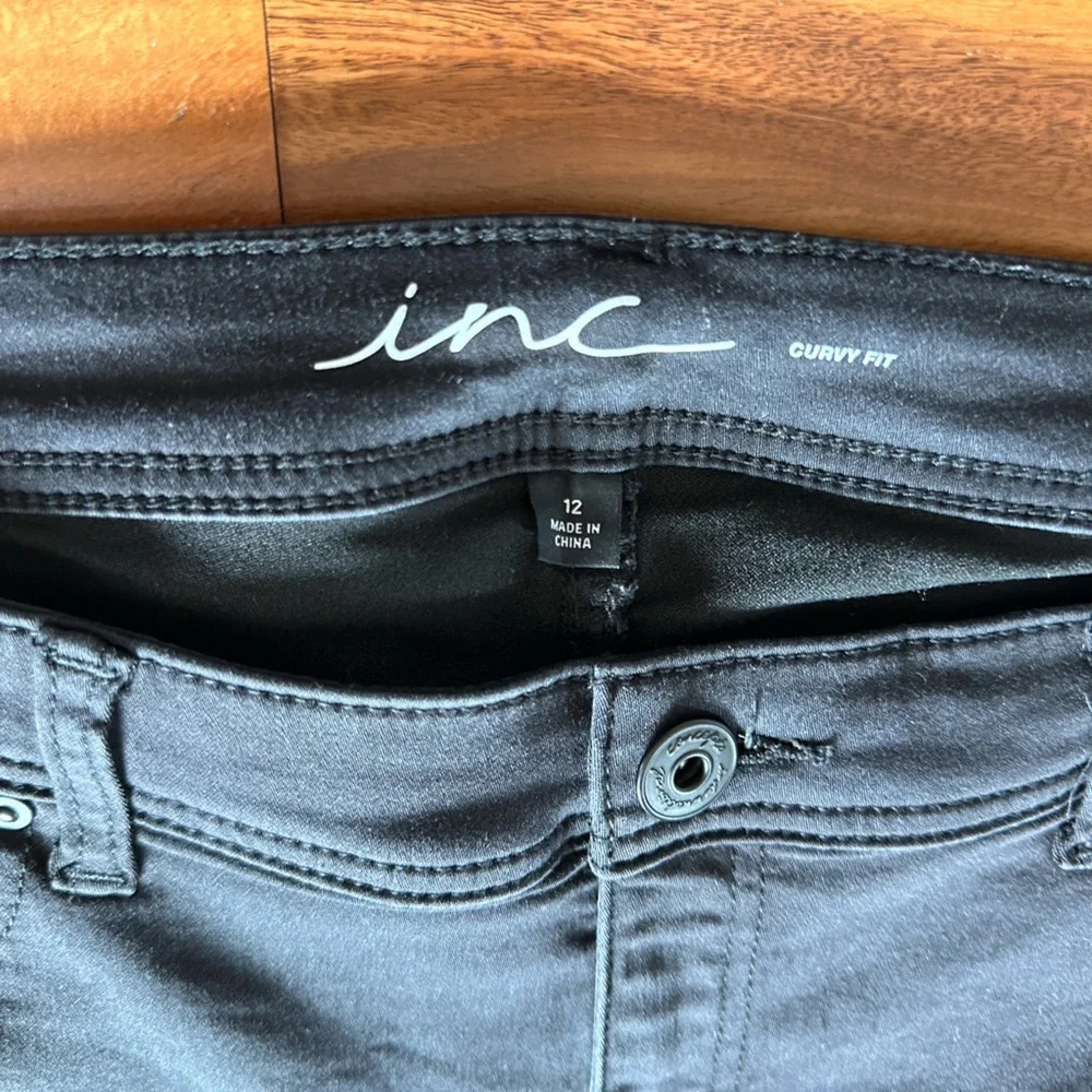 INC Black Denim Curvy Fit Capri Pants size 12 - Picture 3 of 4